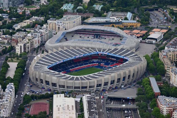 1668409 le parc des princes illustration